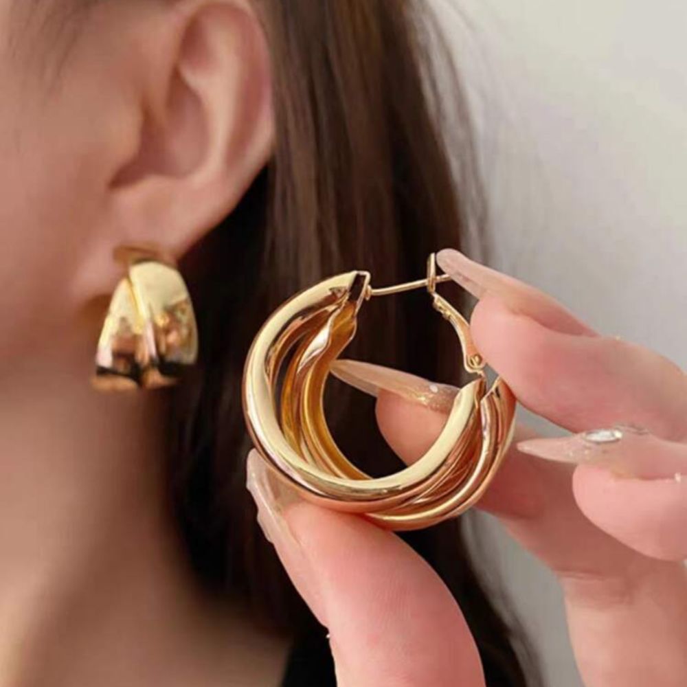 Twisted Geometric C shaped Earring (Gold)