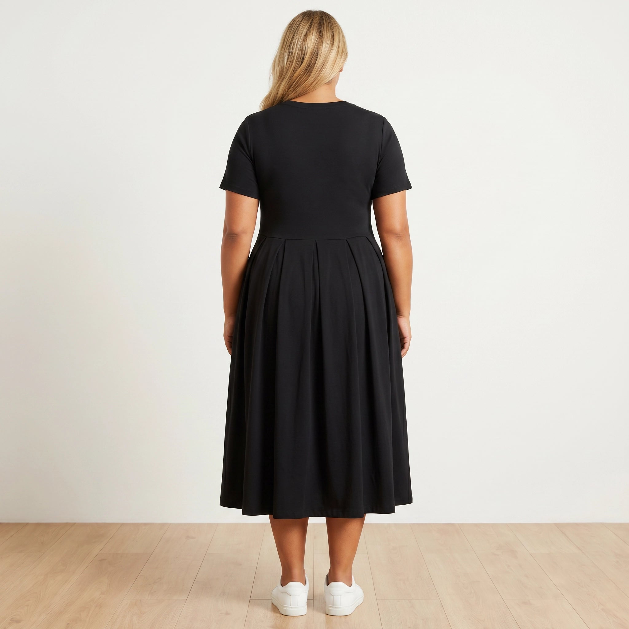 Polly Dress Black - Plus Size Model XXL, back view