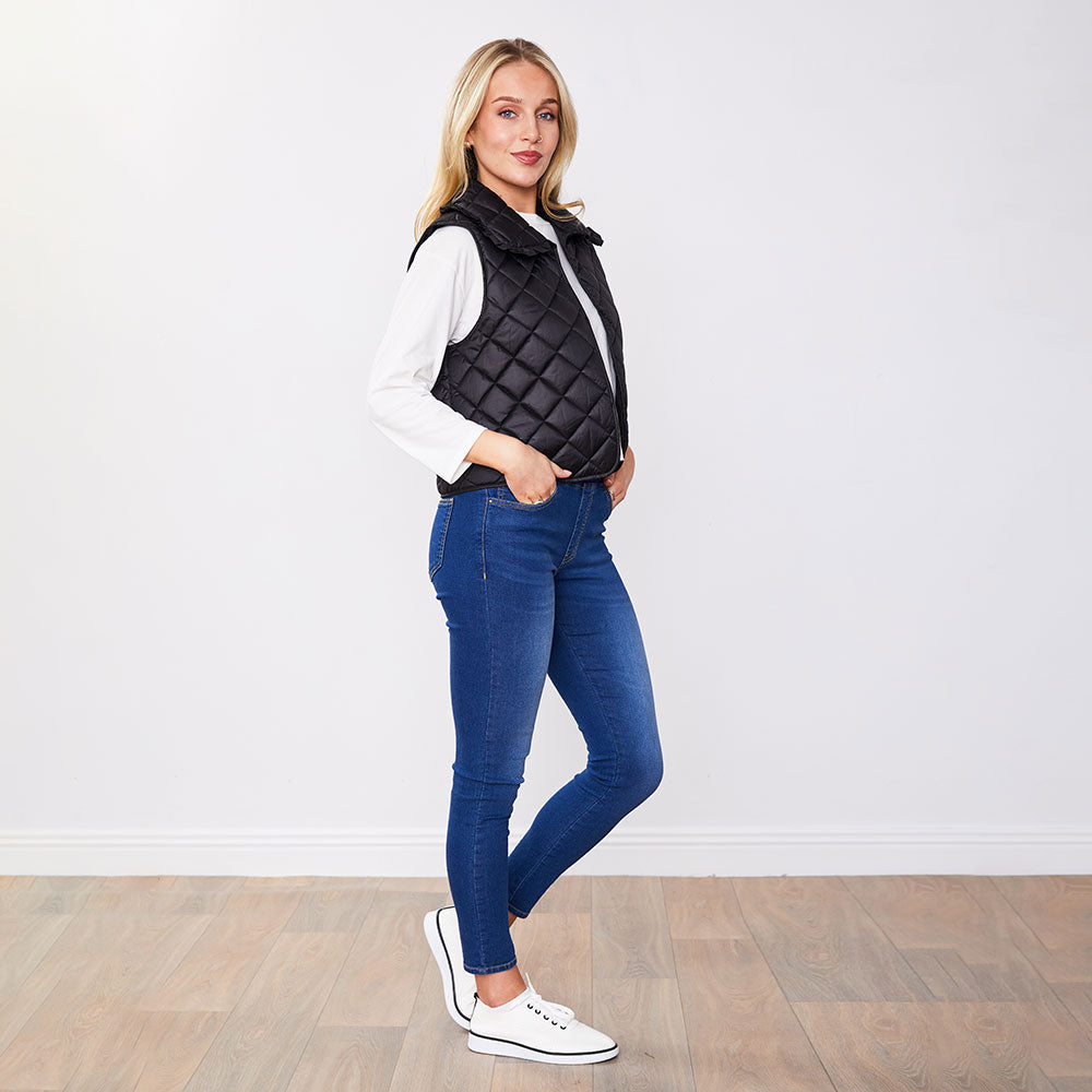 Adele Gilet in quilted black – women's gilet – view 11