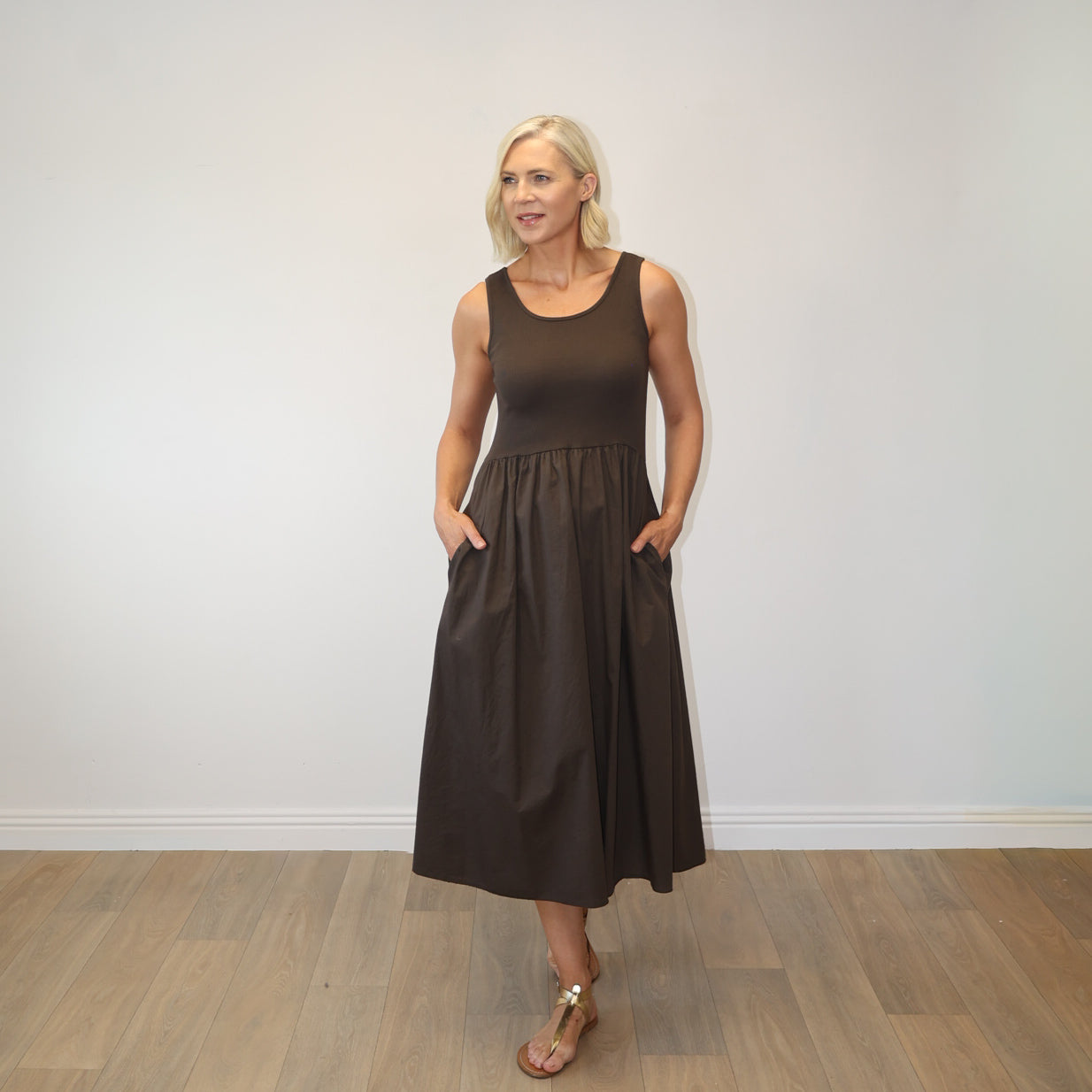 Amara Ribbed Dress (Brown)