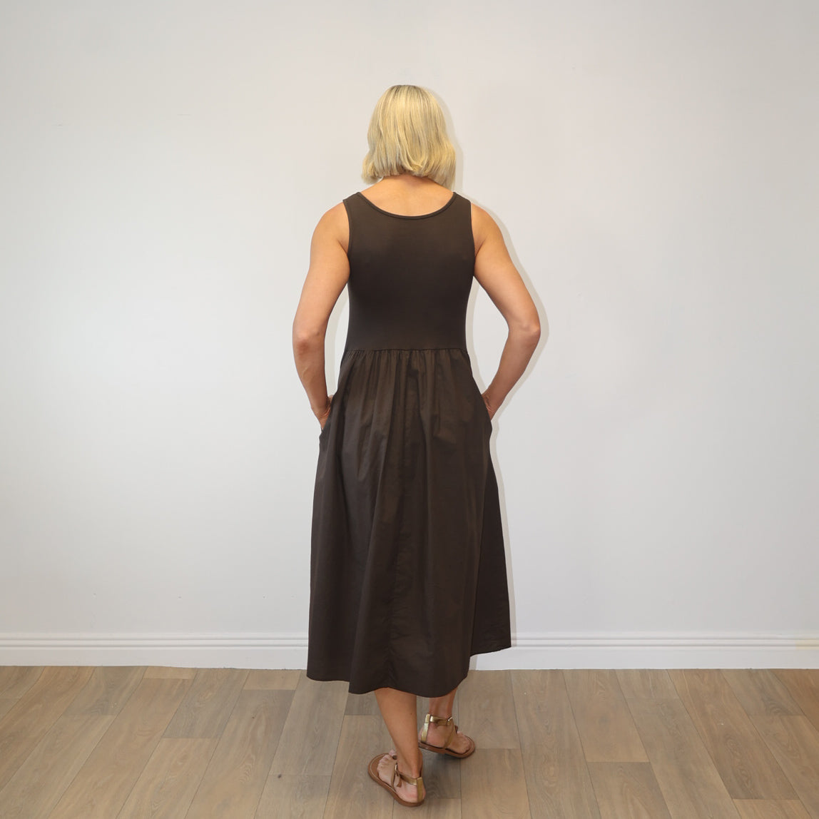 Amara Ribbed Dress (Brown)