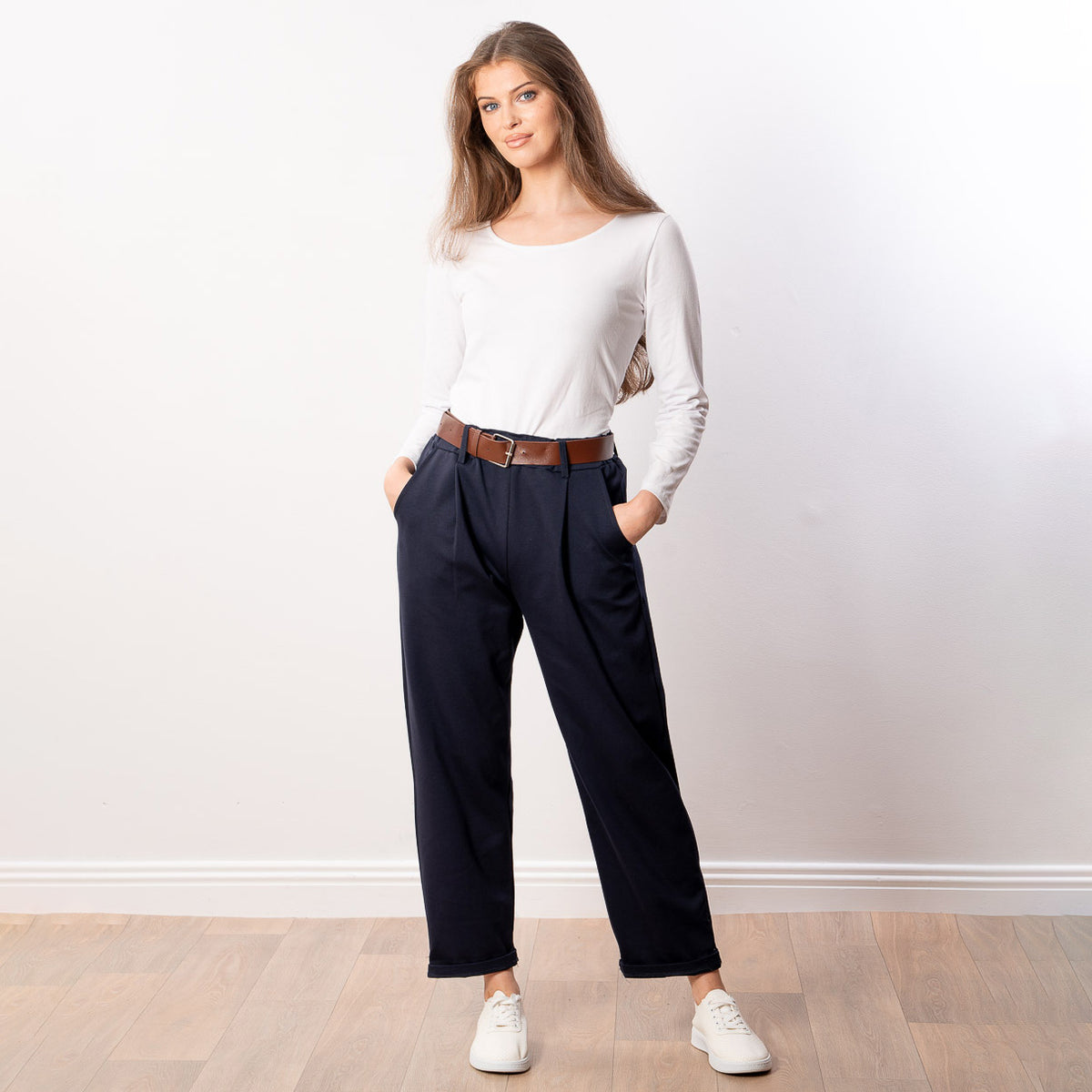 Arya Tapered Trousers (Navy)