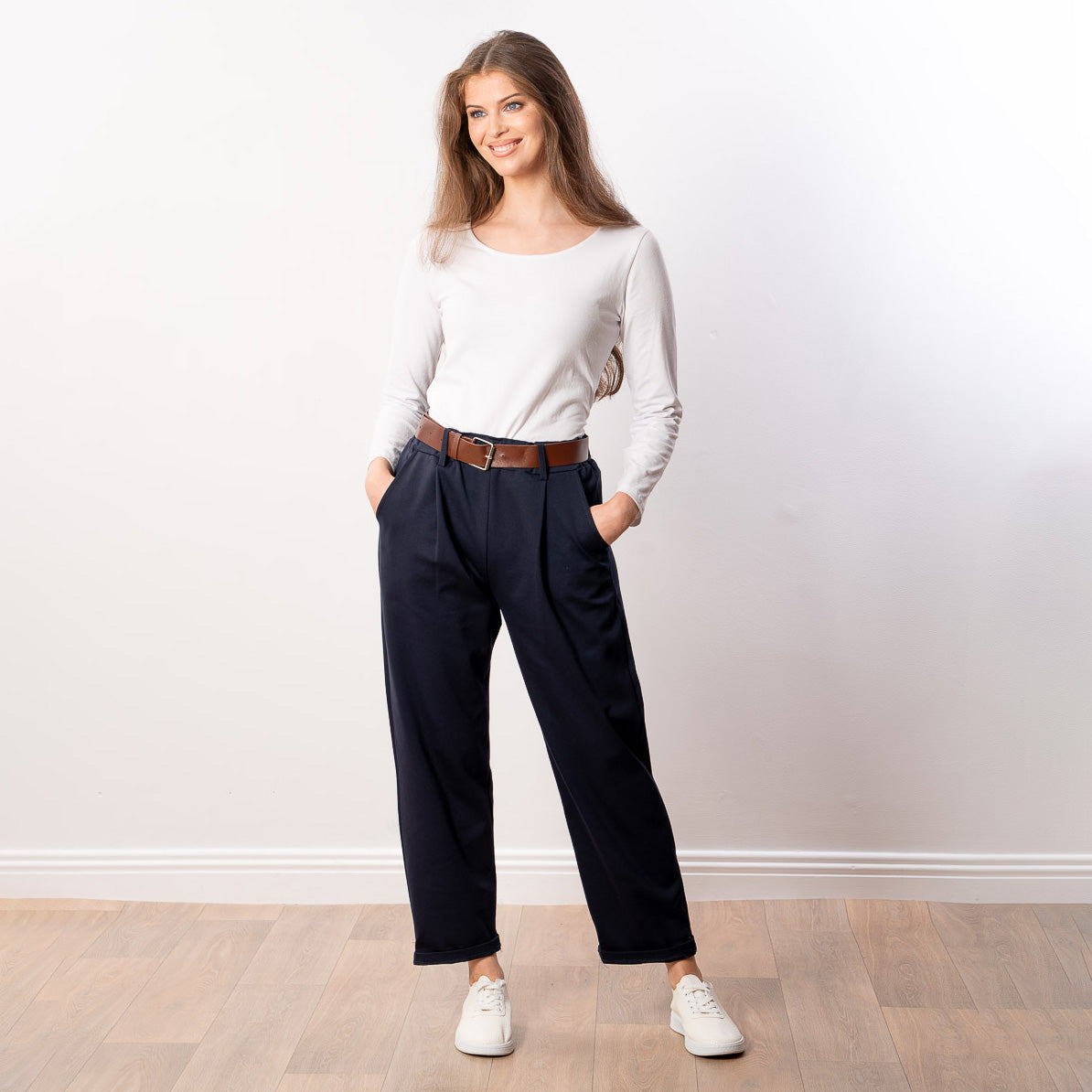 Arya Tapered Trousers (Navy)