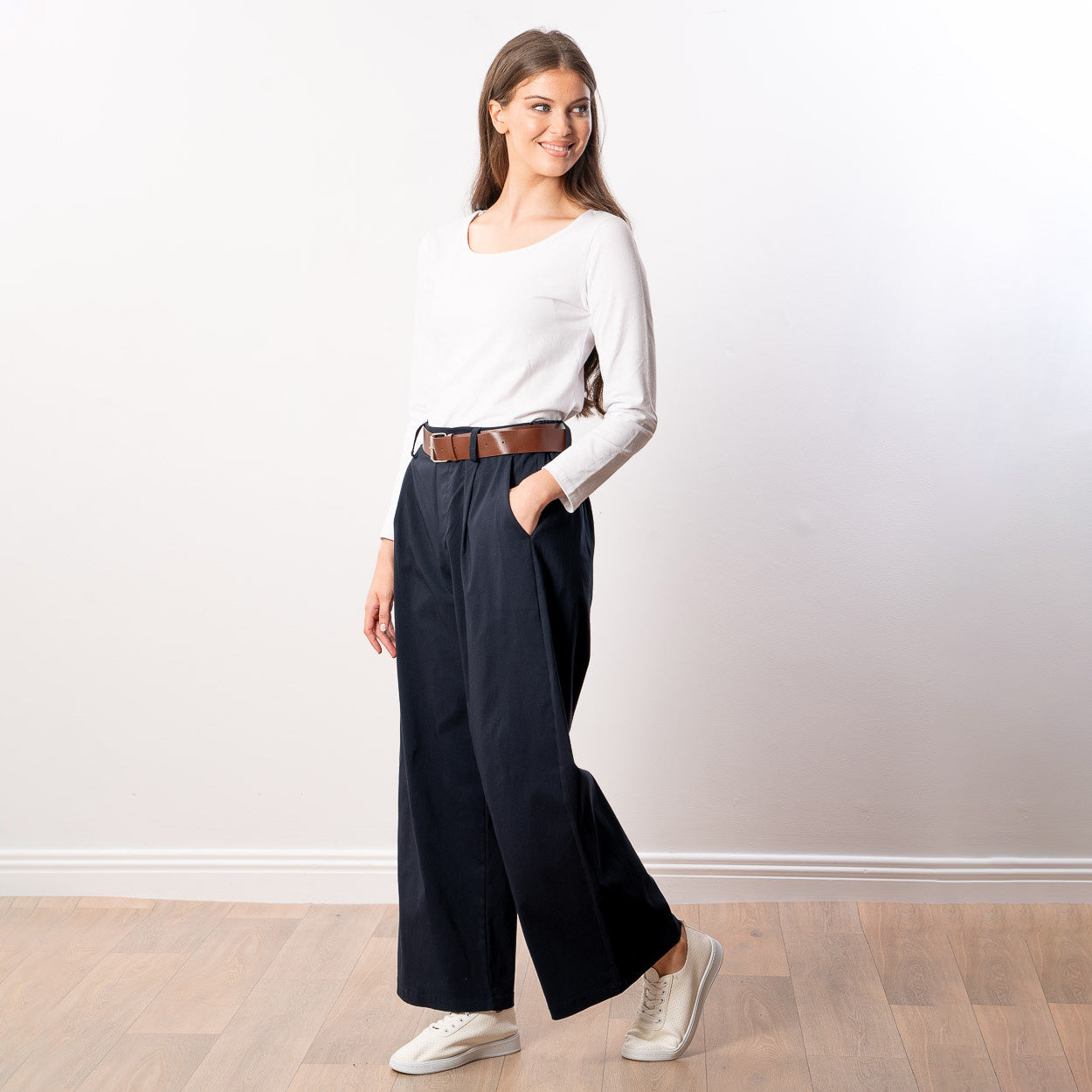 Nora Wide Leg Trousers (Navy)