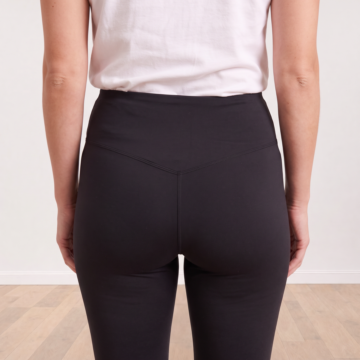 Vera Leggings (Black) - Back V-Seam Waistband Close-Up