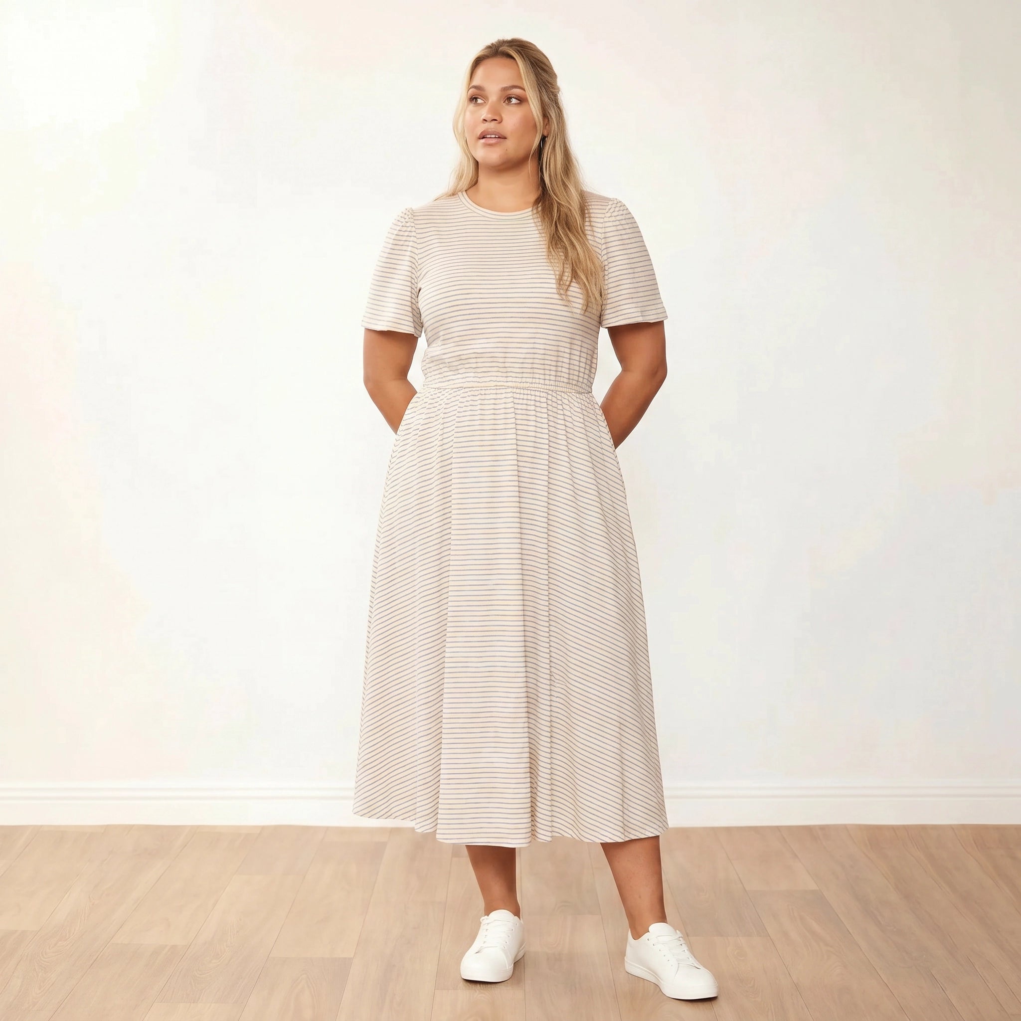Eilish Dress Cream Blue - Eliza XXL front hands behind back