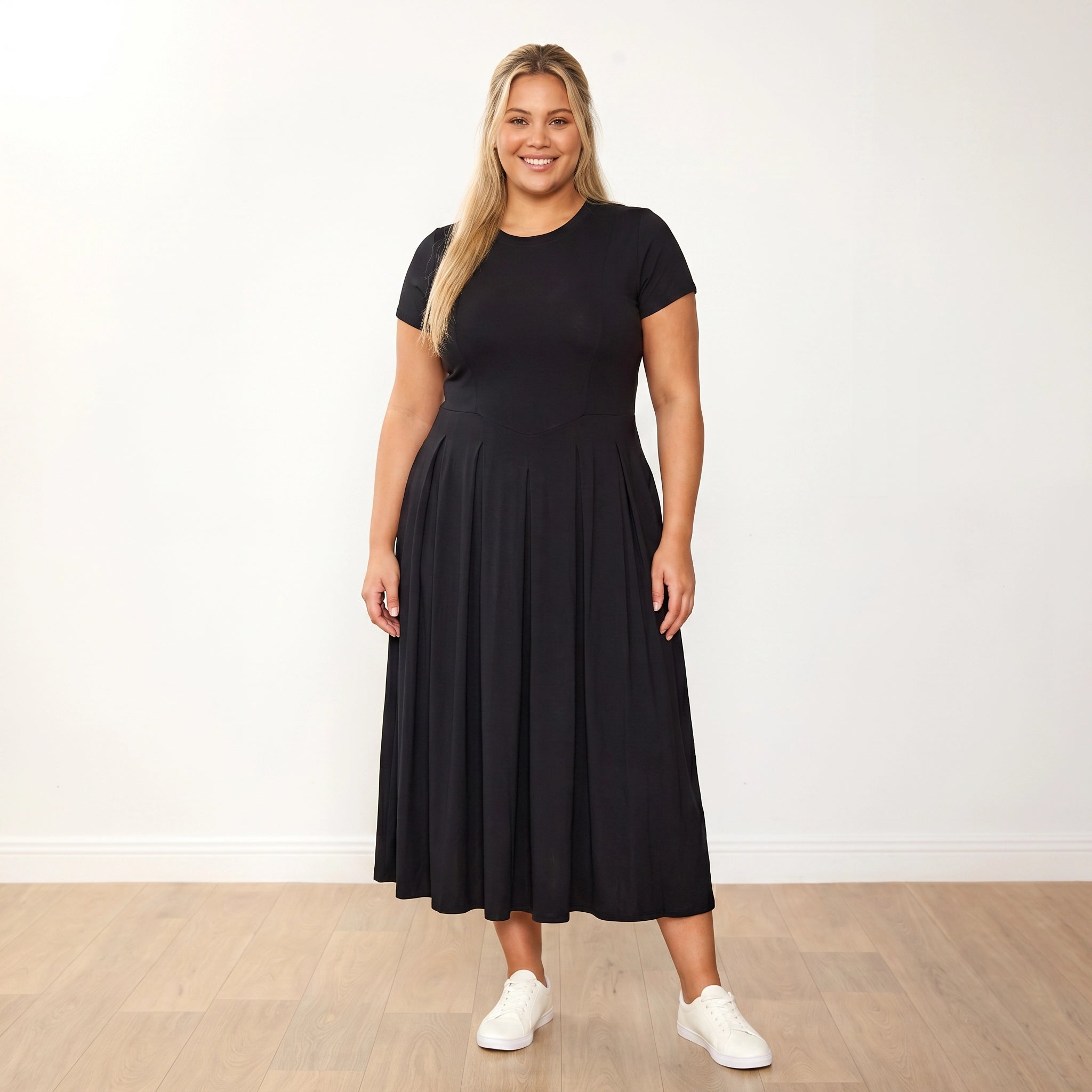 Polly Dress Black - Plus Size Model XXL, front smiling