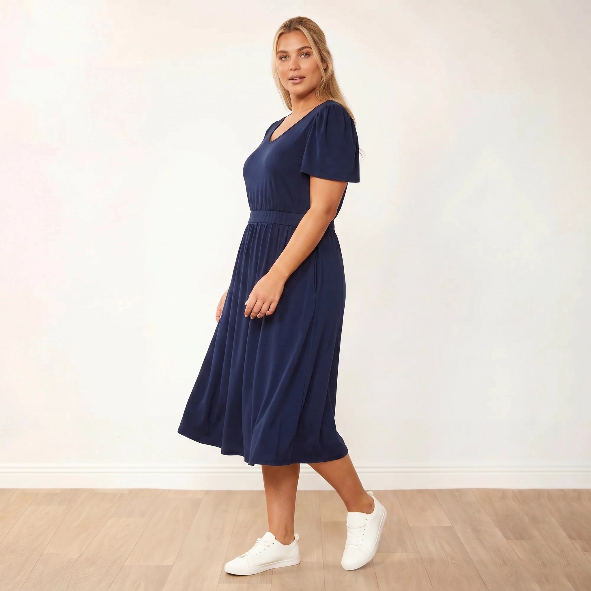 Lois Dress Navy - Plus Size XXL - 3/4 angle skirt movement