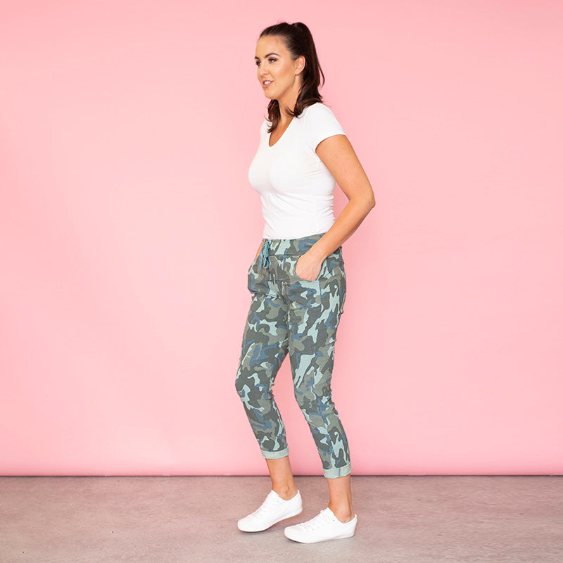 Sia Relaxed Stretch Jogger (Camo)