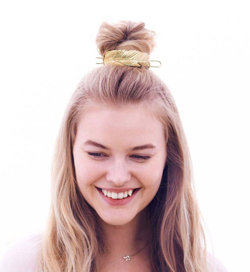 Lauren Feathered Messy Bun (Silver)