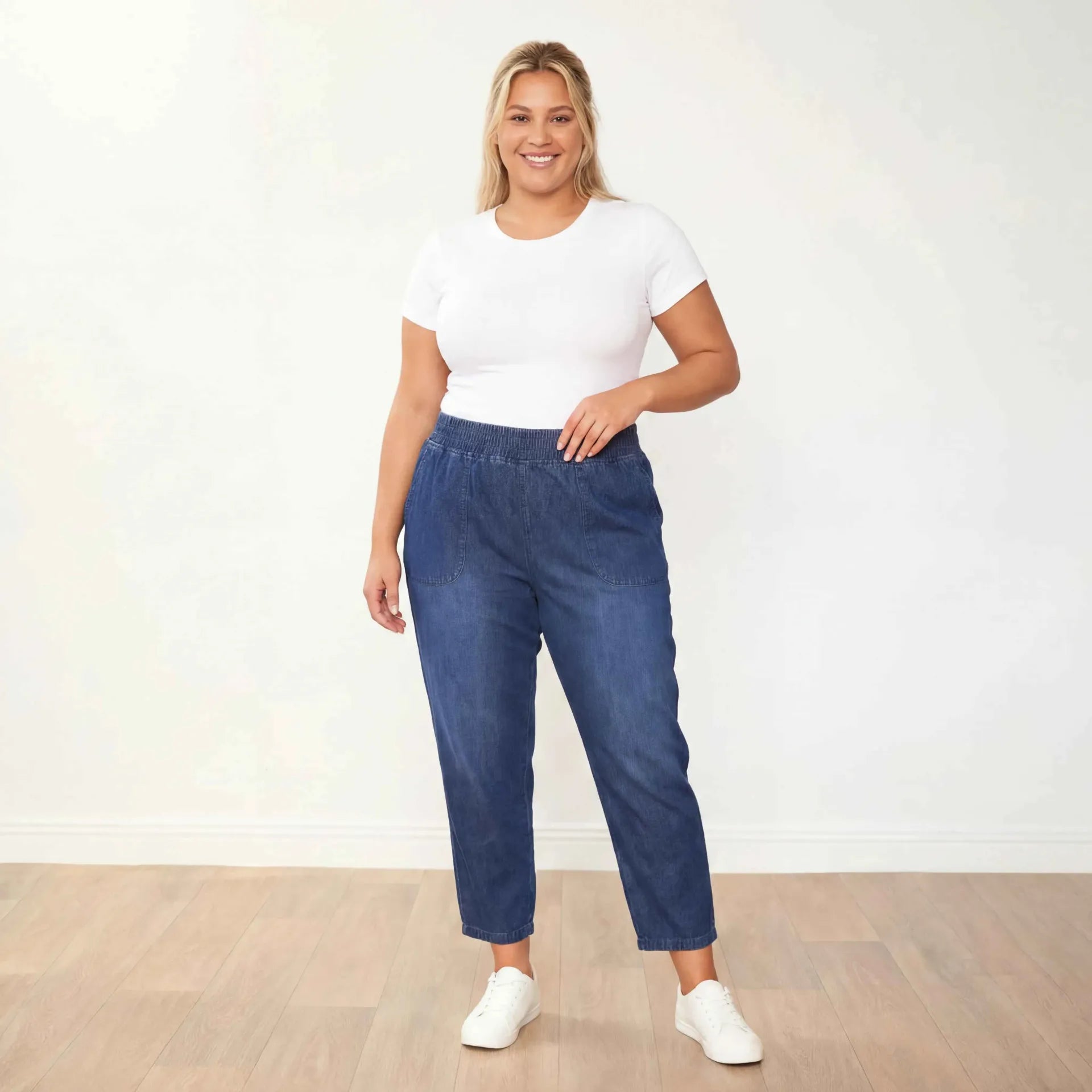 Eve Jeans Blue - Plus Size Model XXL - Front Relaxed
