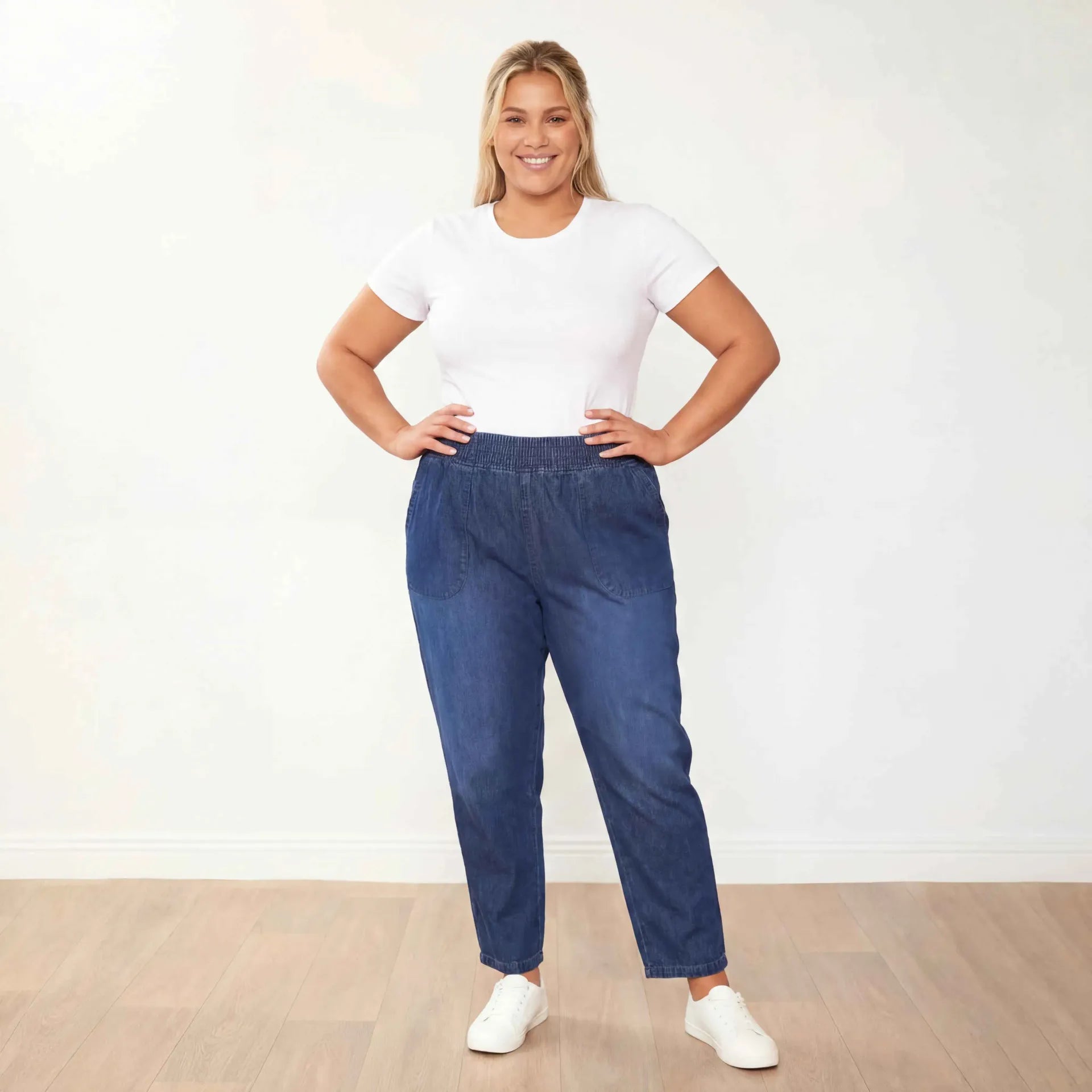 Eve Jeans Blue - Plus Size Model XXL - Front Hands on Hips