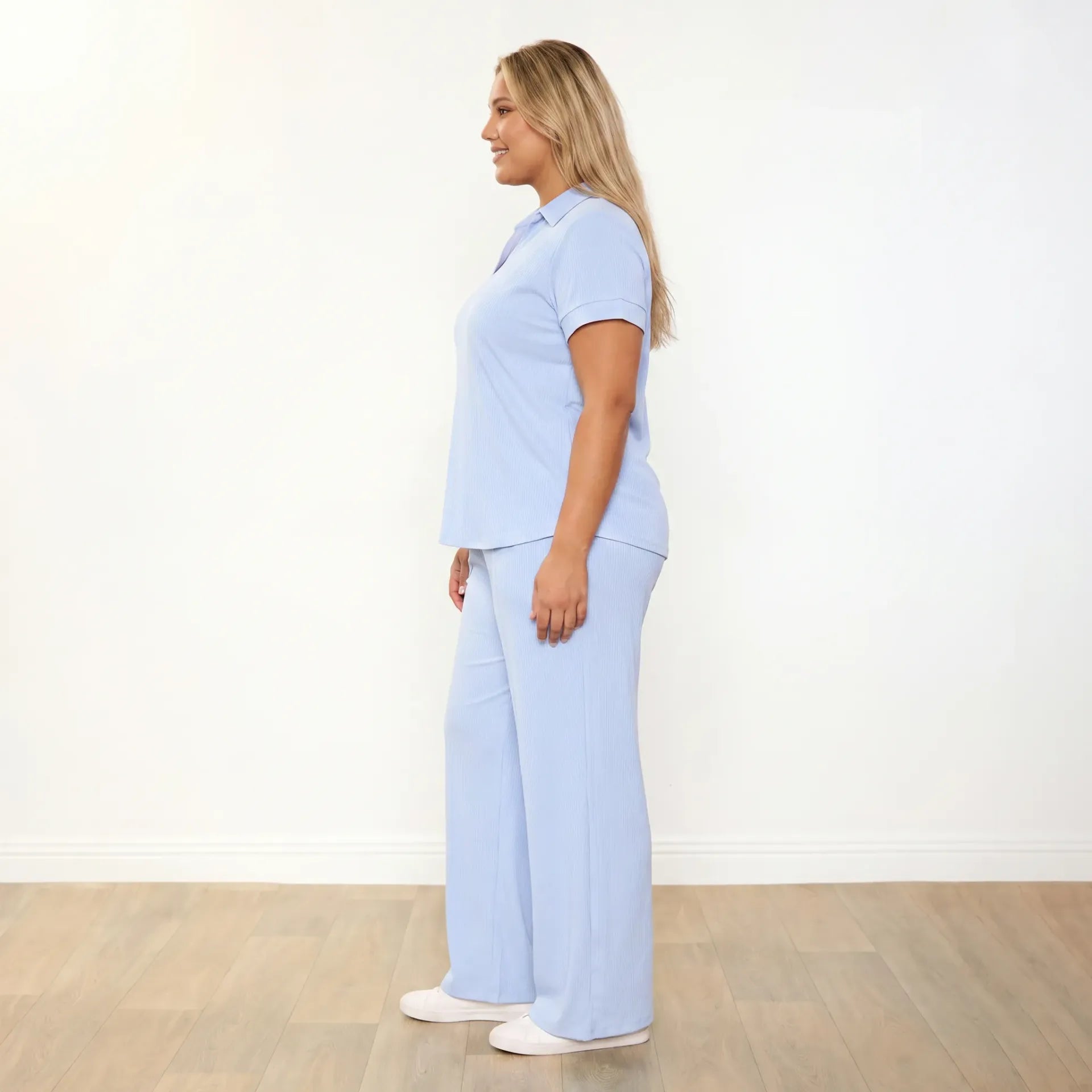 Maggie Co-Ord Blue - Plus size model, side profile