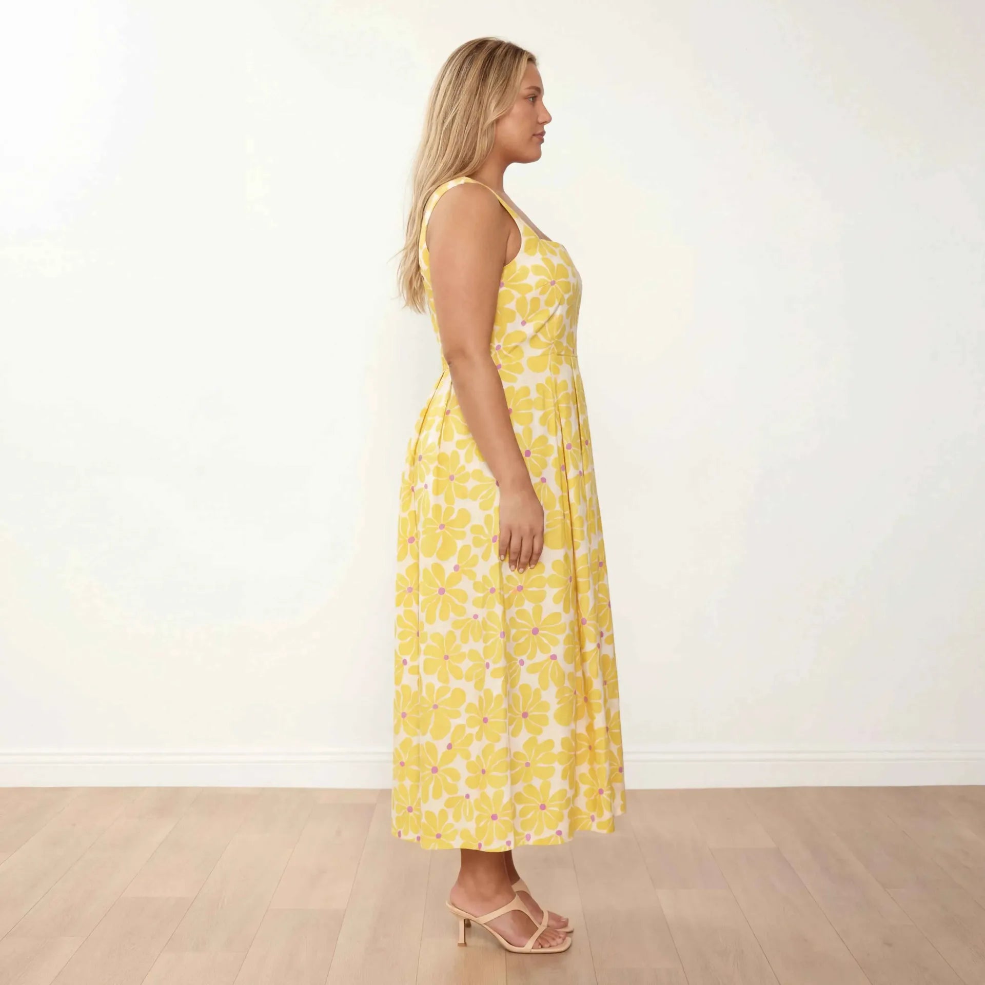 Maddie Dress Lemon Daisy - Plus Size XXL - Side profile