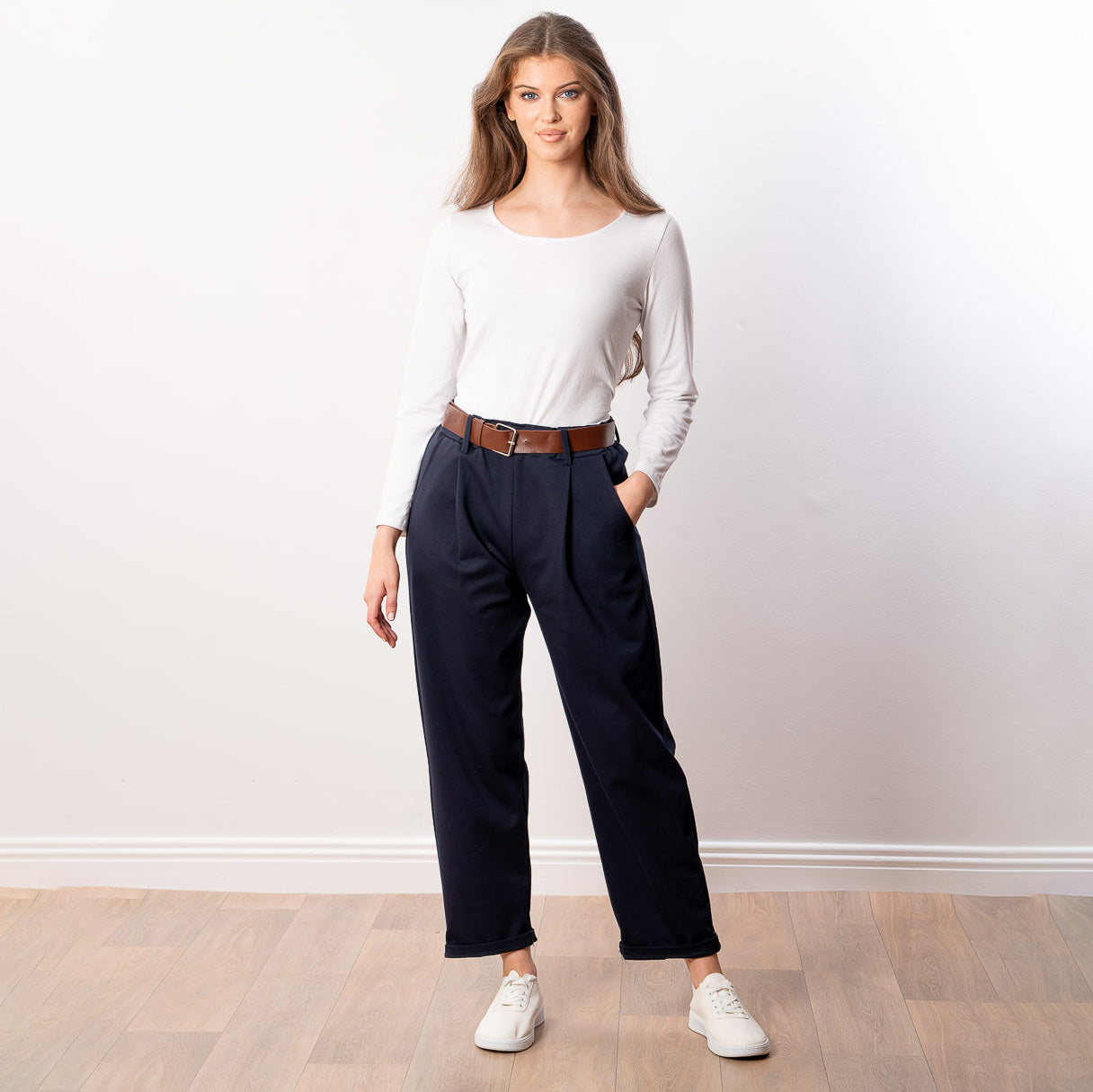 Arya Tapered Trousers (Navy)
