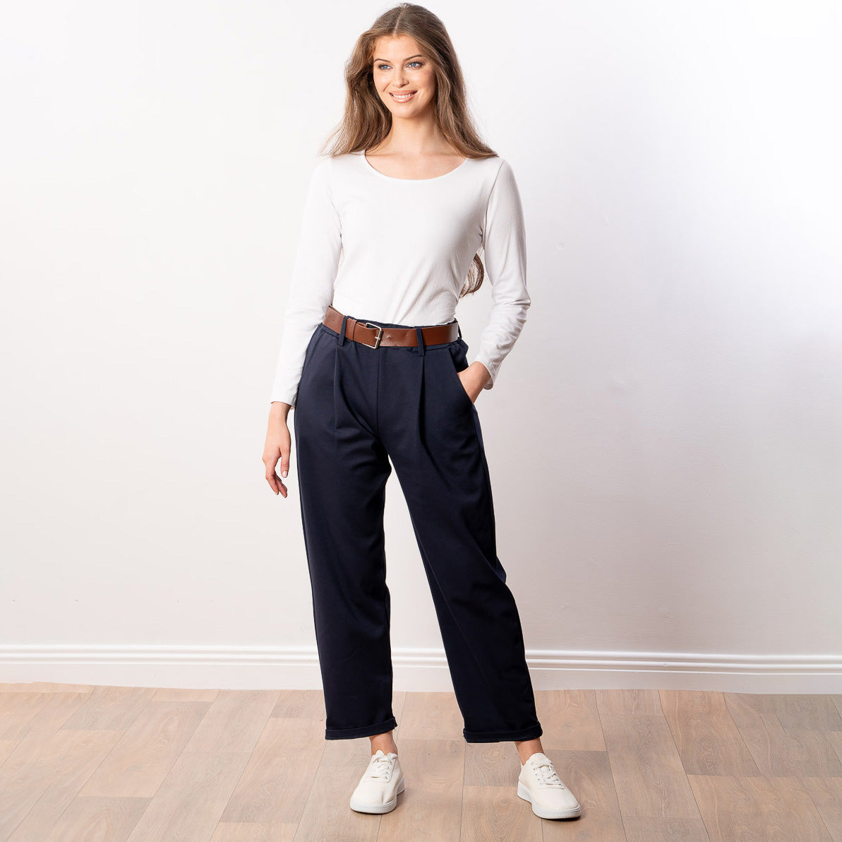 Arya Tapered Trousers (Navy)