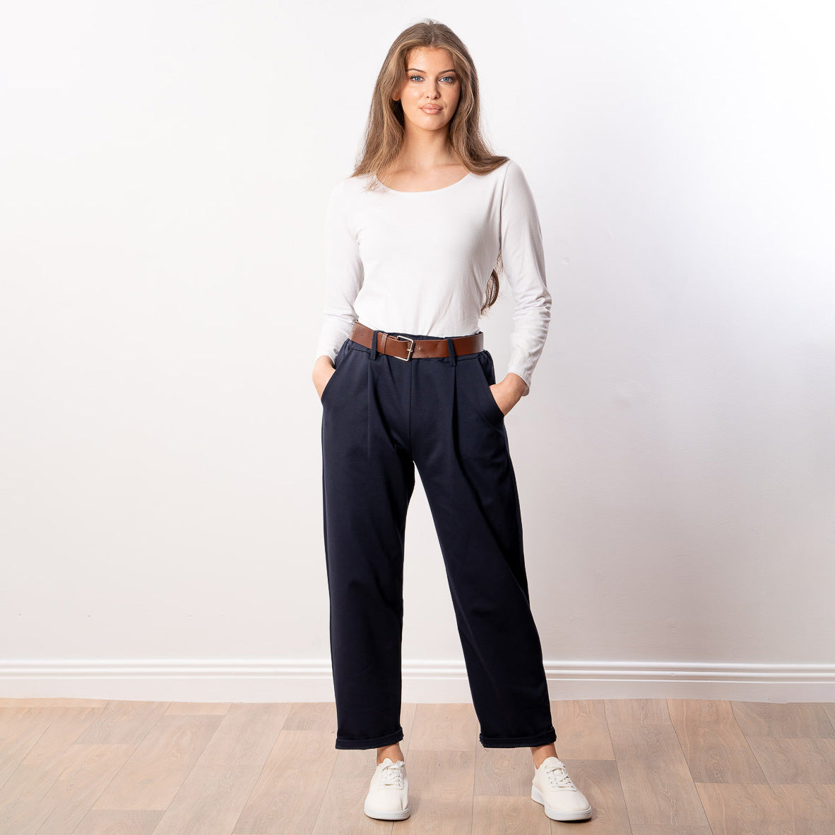 Arya Tapered Trousers (Navy)