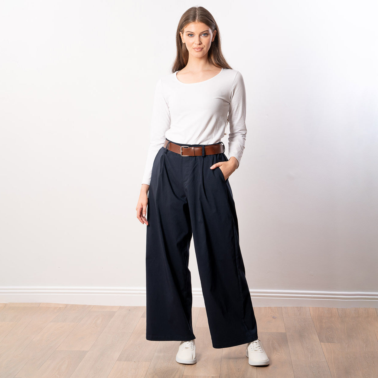 Nora Wide Leg Trousers (Navy)