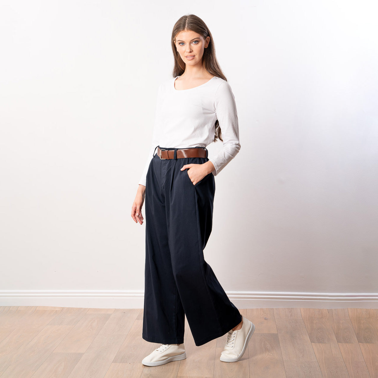 Nora Wide Leg Trousers (Navy)
