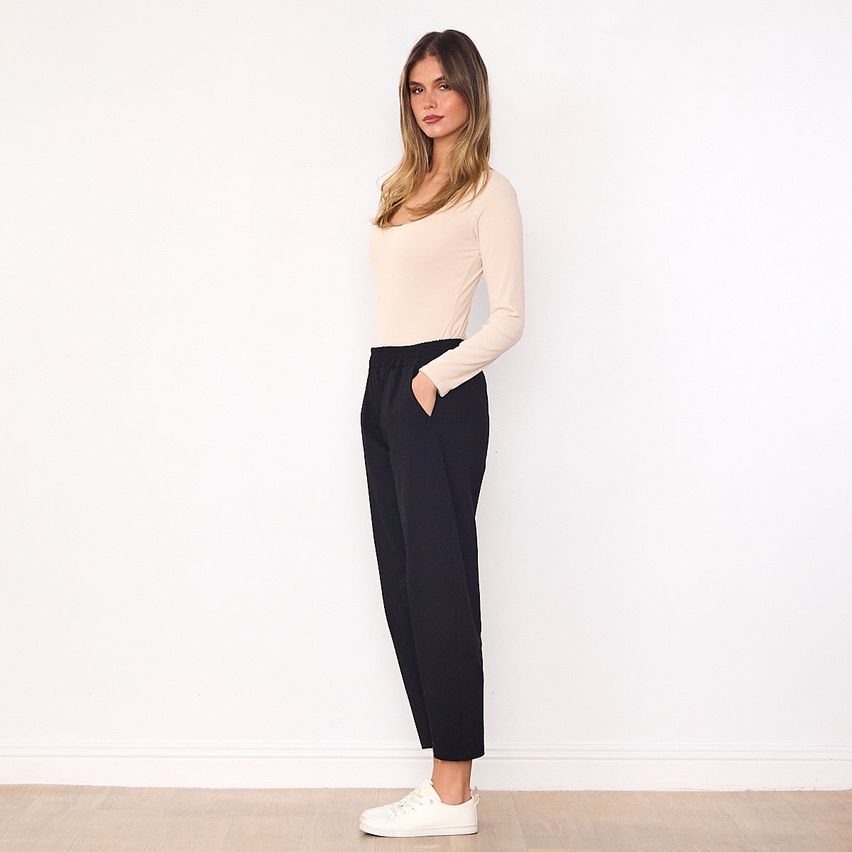 Elora Barrel Leg Trousers (Navy)