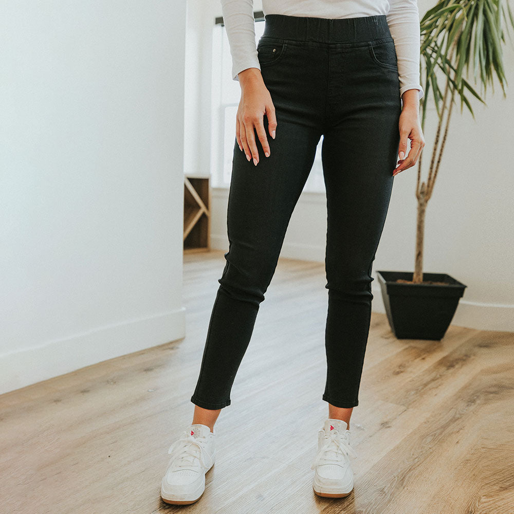 Lily Jeans (Black & Indigo) for €60