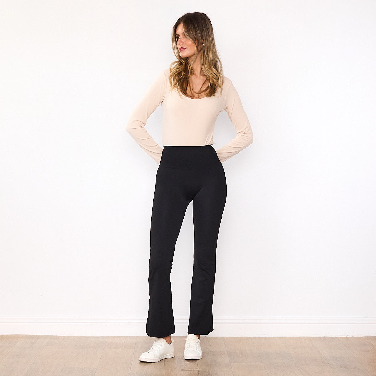 Sheila Flared Leggings (Black)