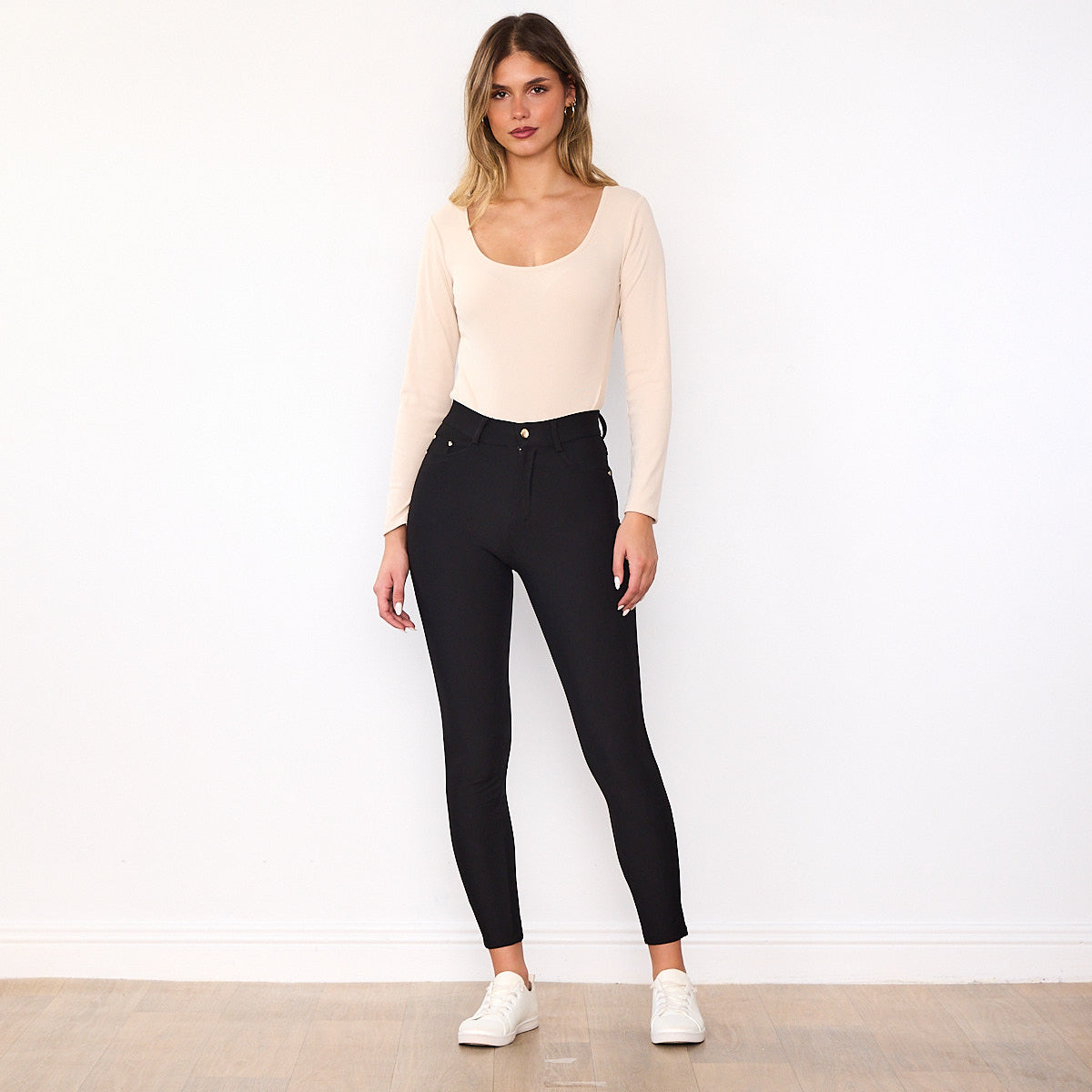 Vhaya Leggings (Black)