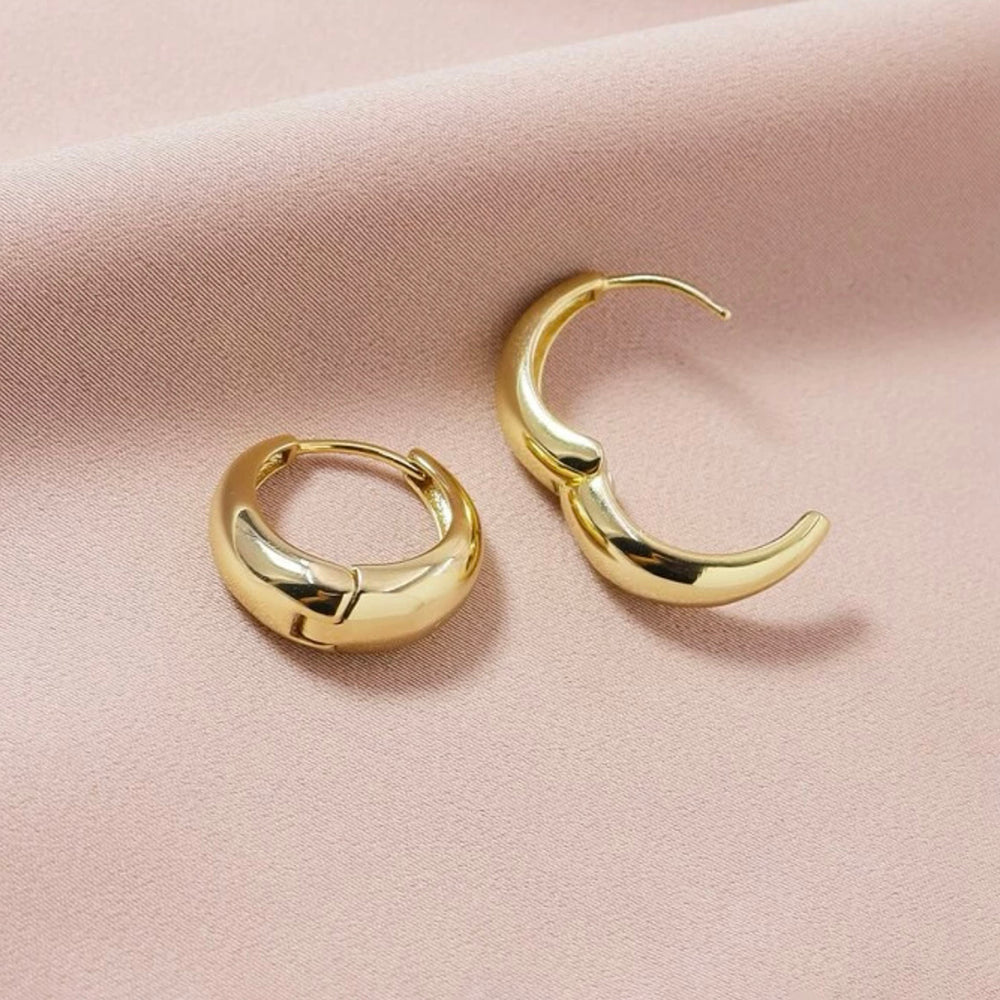 Simple Solid Hoop Earrings (Gold)
