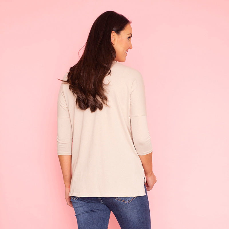 Pia Relaxed Fit V Neck (Hazel)